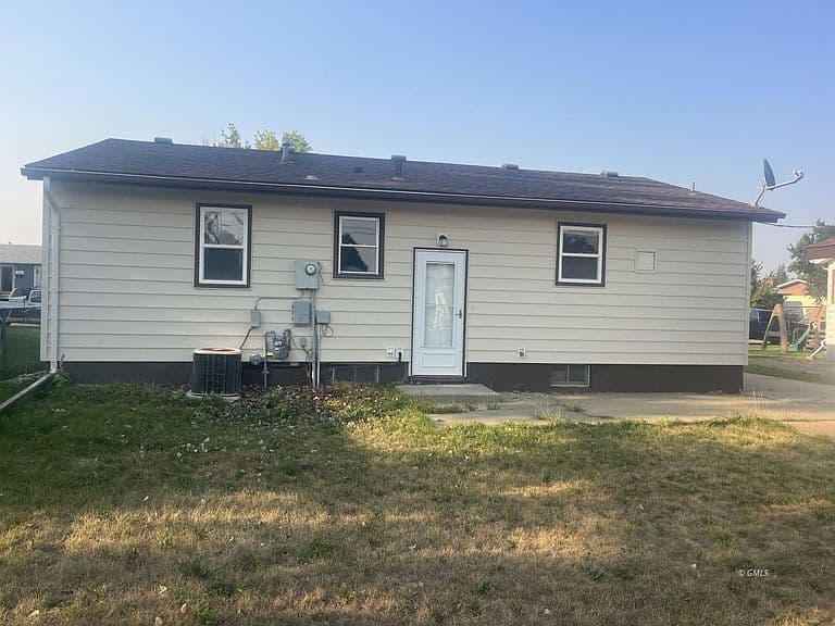 202 Hemlock Ave photo 4