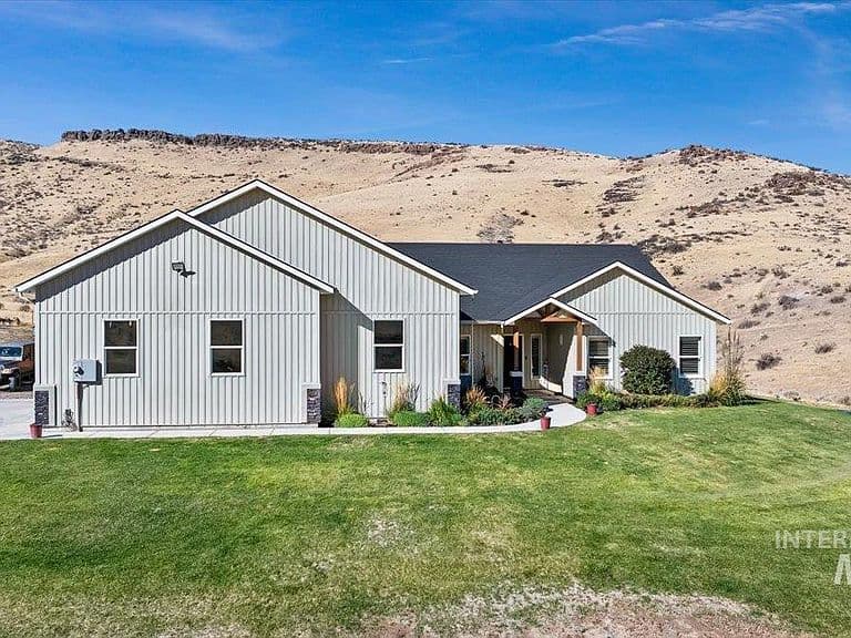 2689 Rock Creek Rd photo 1
