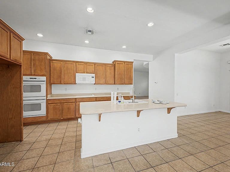 667 E RIVIERA Drive photo 3