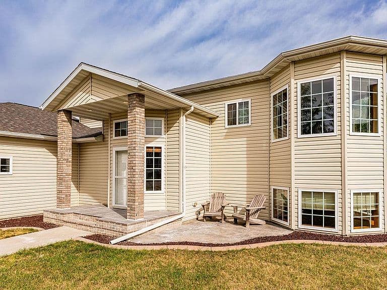 938 Parkway Dr photo 3
