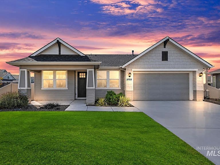 5705 W Daphne Dr photo 1