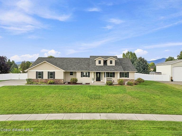2835 N Howell Rd photo 1