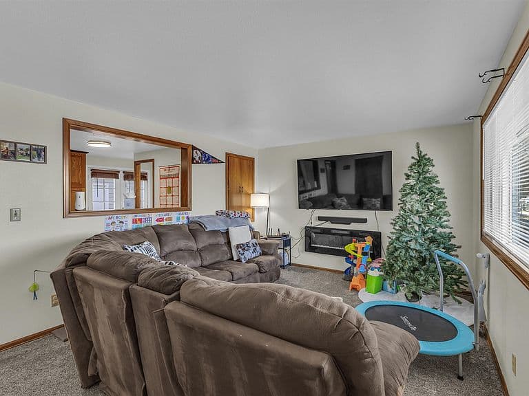 1147 Palisades Ct photo 3