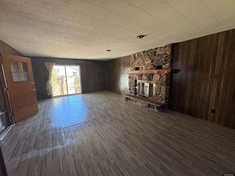 1556 Circle Way photo 2