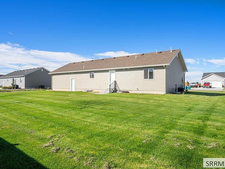 3886 E Walnut Way photo 5