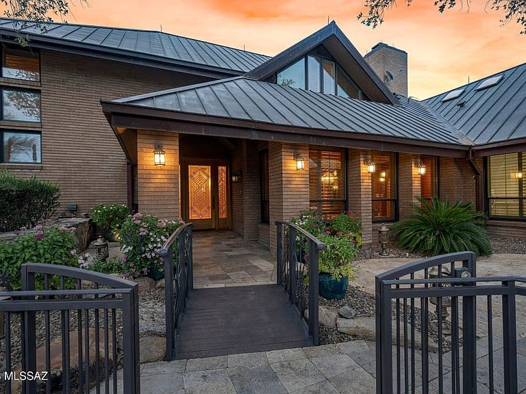 6200 N Desert Moon Loop photo 2