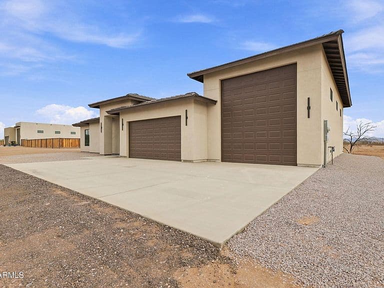 22244 W ROY ROGERS Road photo 4