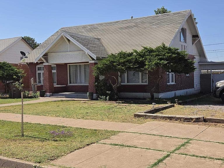 1405 E 9TH Street photo 4