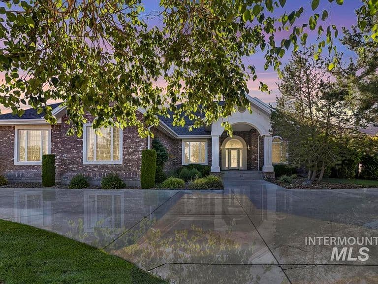 4098 Hidden Lakes Dr photo 2