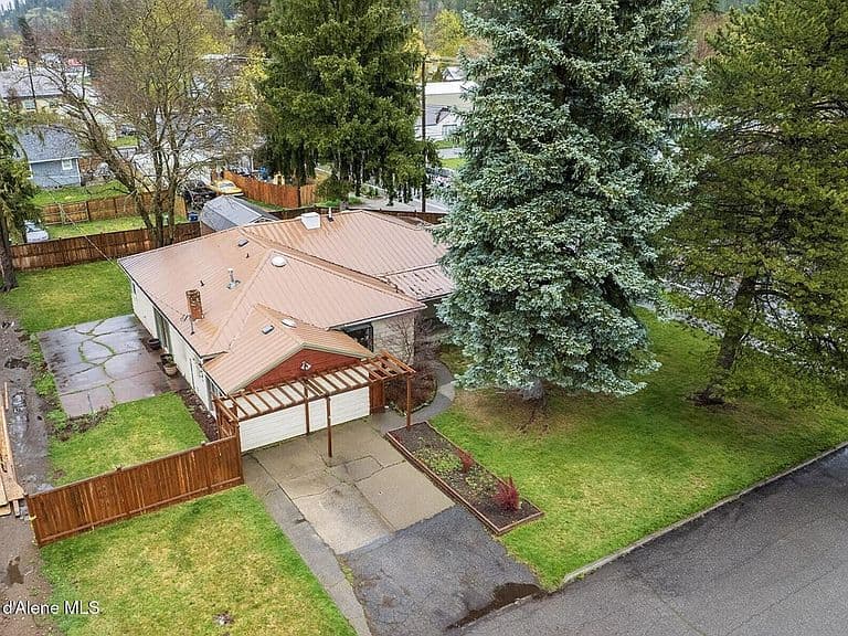 1421 E Saint Maries Ave photo 3