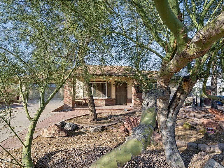 1148 W GREENWAY Drive photo 4