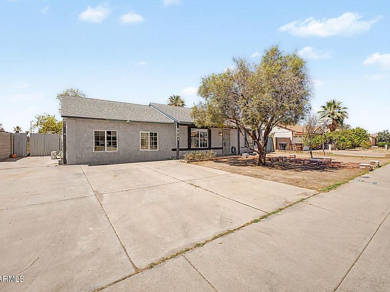 6821 W JENAN Drive photo 3
