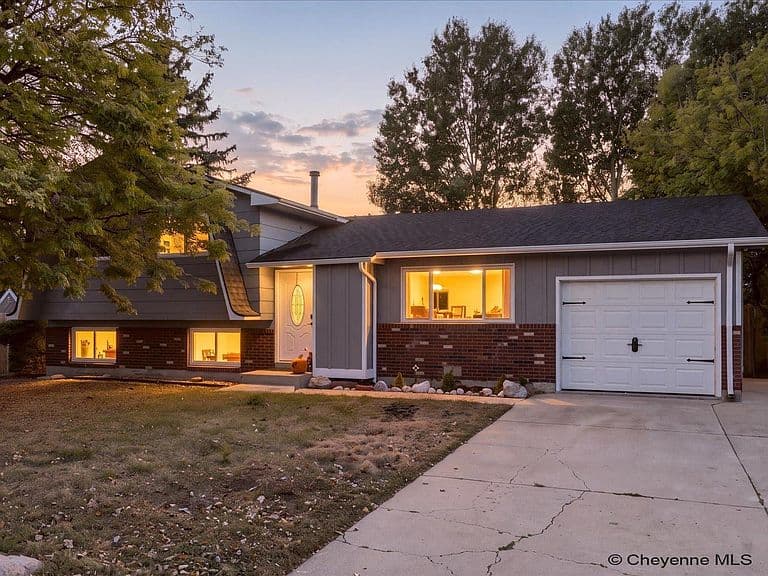 4722 King Arthur Way photo 1