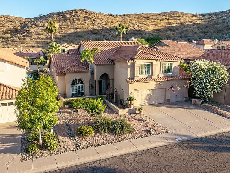 2547 E AMBER RIDGE Way photo 2