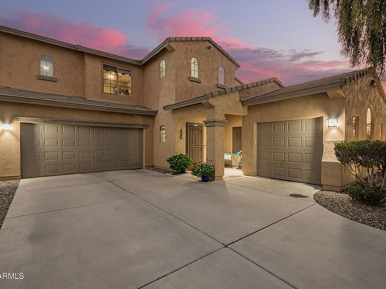 1481 E Laurel Dr photo 2