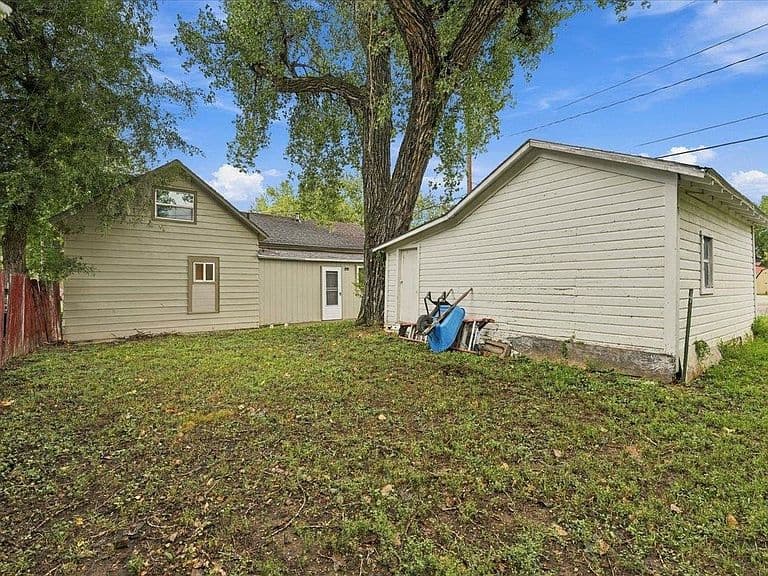1070 Elkhorn St photo 3