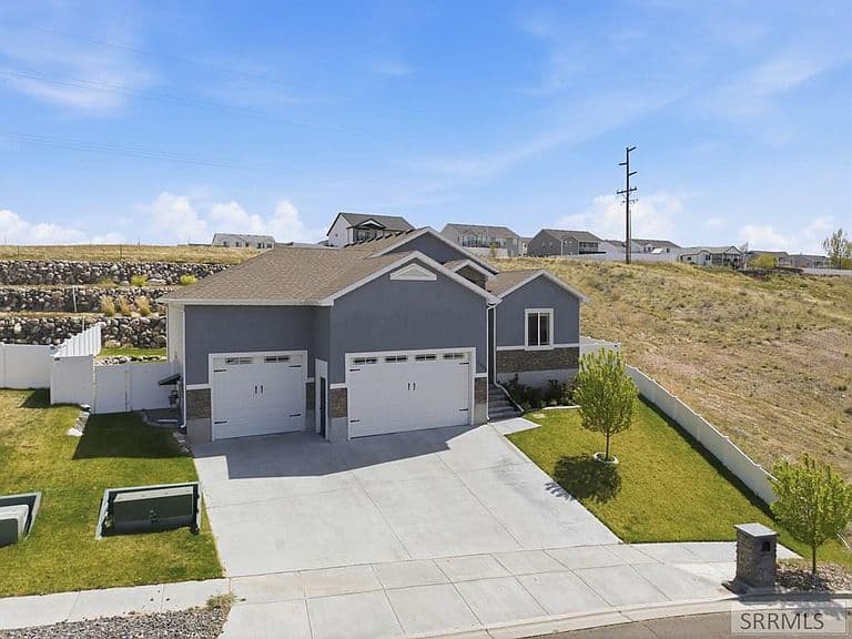 1099 Dolostone Dr photo 2