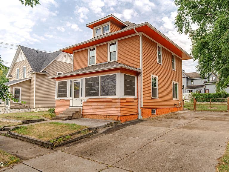 304 E Avenue B photo 1