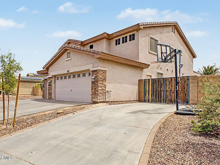 531 S 219TH Lane photo 4