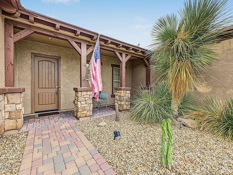 16076 W WILSHIRE Drive photo 2