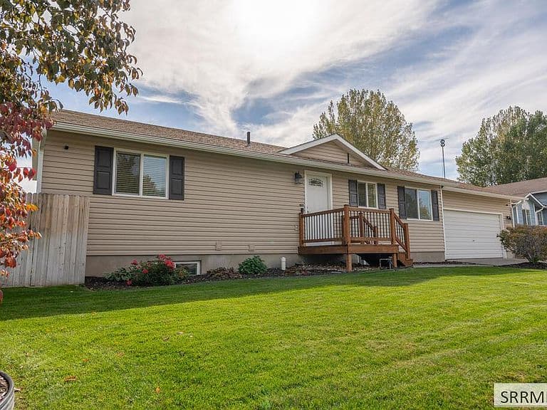 2305 Louise Ln photo 2