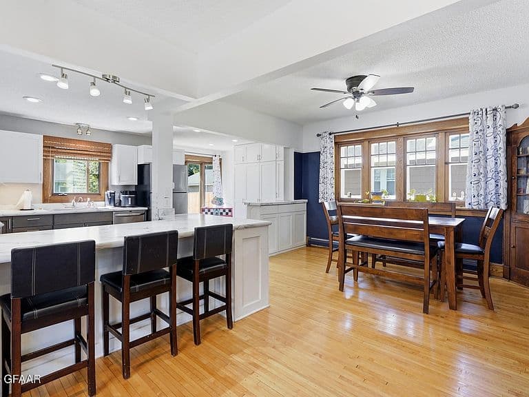 111 Conklin Ave photo 4