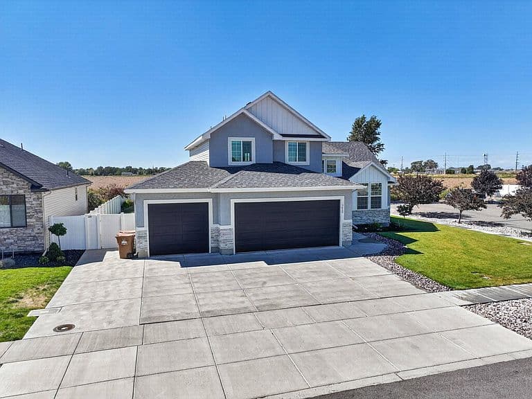 5489 Cole St photo 2