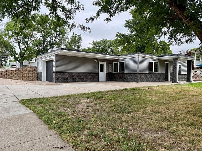 1103 E Park St photo 1