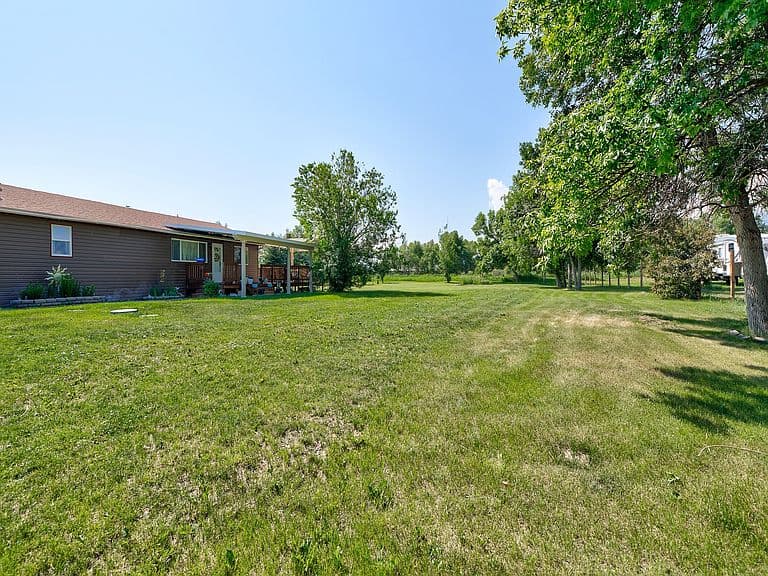 4583 Victoria Dr photo 3