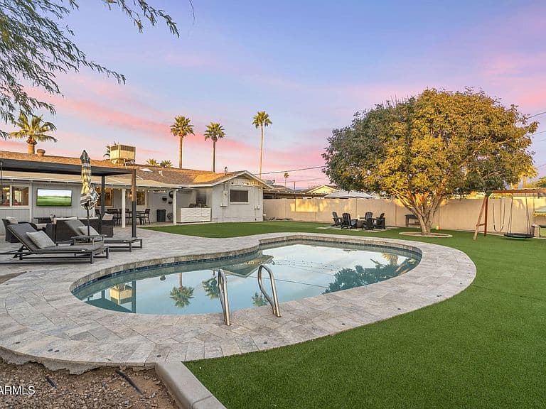 8649 E Buena Terra Way photo 2