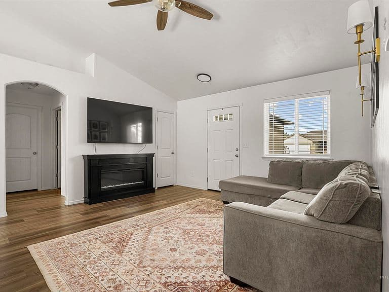 2528 Denali Dr photo 4