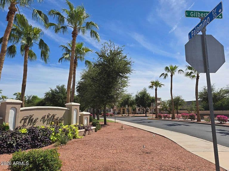 150 E CATCLAW Street photo 2