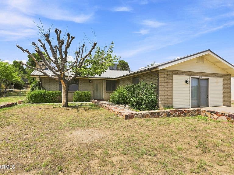 8738 S SHARPS Road photo 2