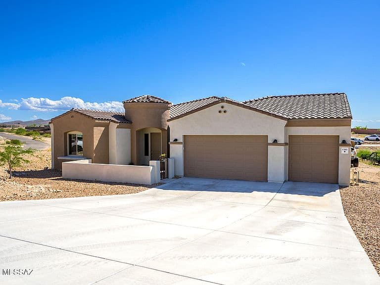 1385 N Blazing Saddle Rd photo 3