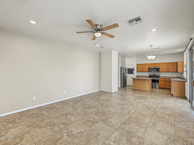 1116 E ALTADONNA Street photo 3