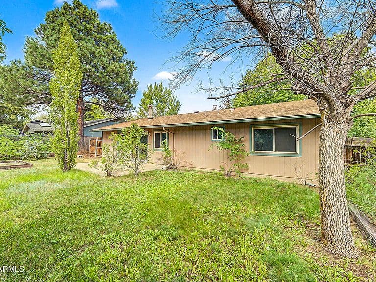 1055 N MANZANITA Way photo 4