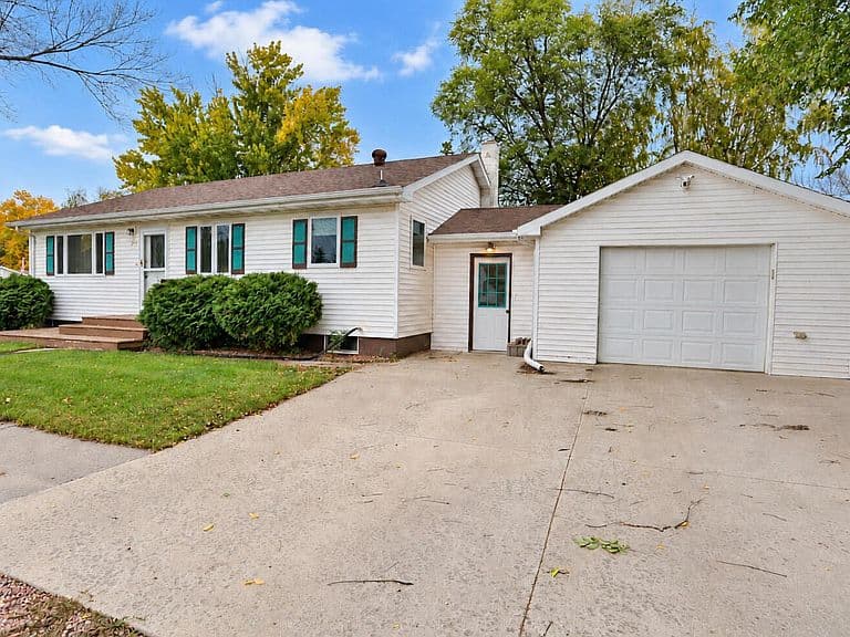 320 Wilmot Ave photo 1