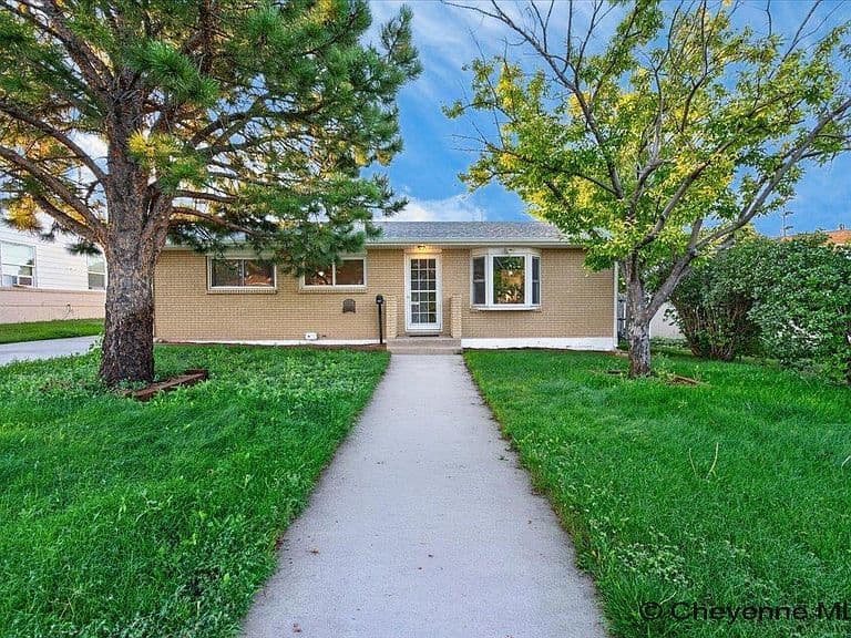 651 Creighton St photo 2