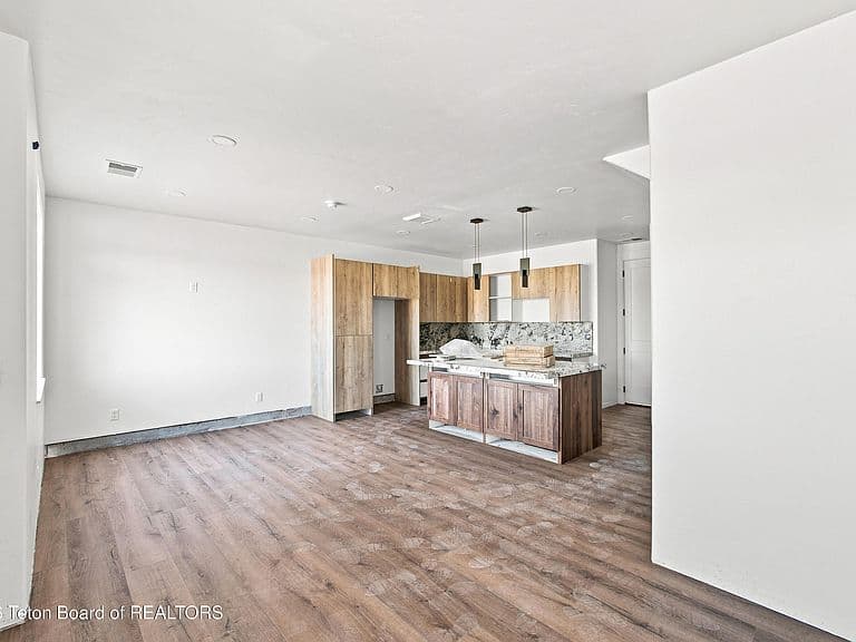 287 S Agate Ave #E2 photo 4
