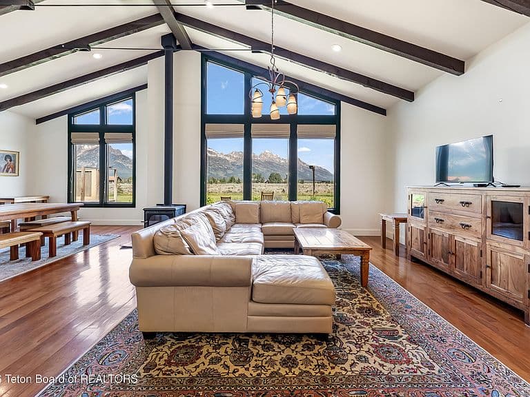 820 Ponderosa Dr photo 4