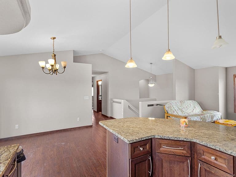1413 Shires Dr SE photo 5