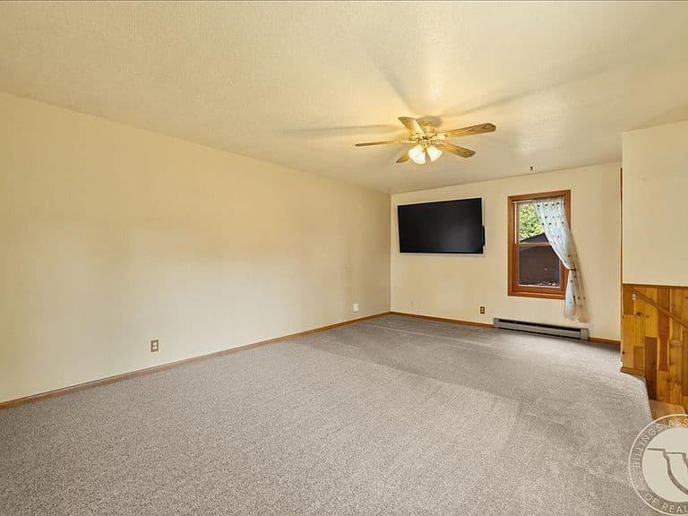 934 Marie Dr photo 5