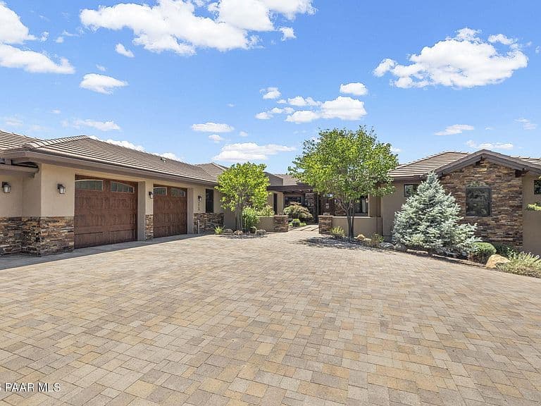 2958 Southpark photo 1