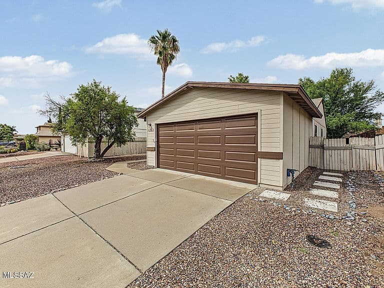 5961 N Belbrook Dr photo 3