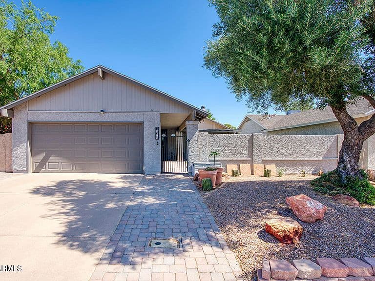 1548 W Jacinto Avenue photo 1
