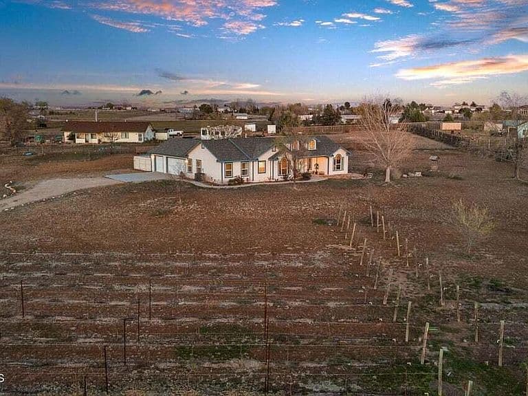 445 S BELLA Road photo 2