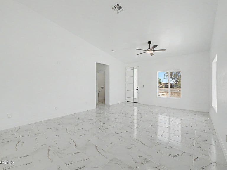 3235 W VAQUERO Drive photo 5