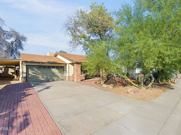 1148 W GREENWAY Drive photo 3
