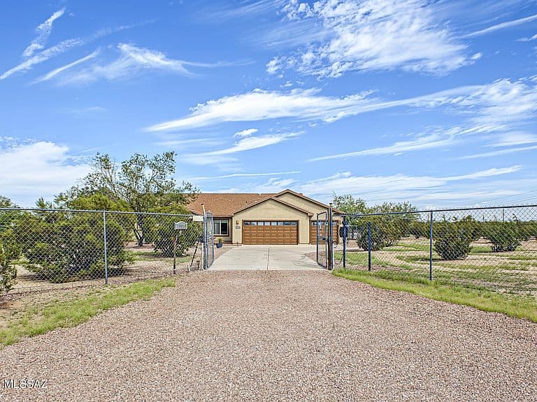 15816 W Sandy St photo 3