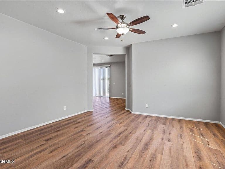 46068 W SHERIDAN Road photo 4